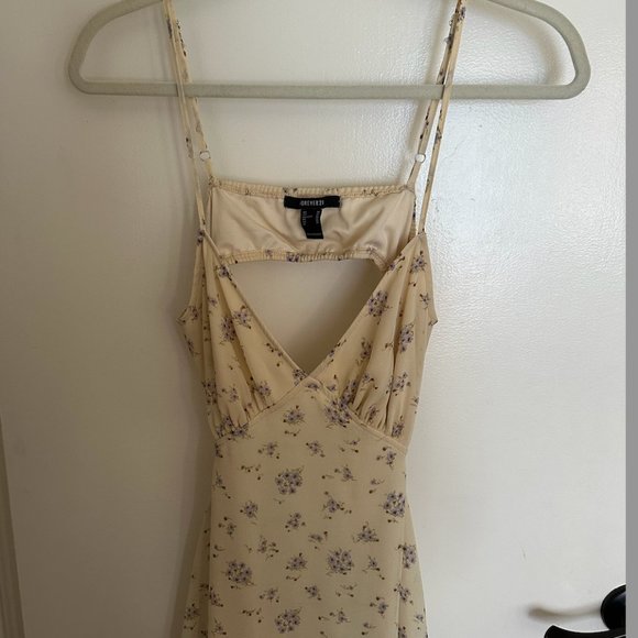 danty dress with open back - Picture 3 of 5